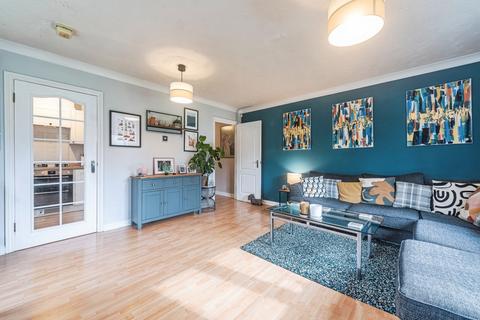 2 bedroom flat for sale, Millennium Court, Basingstoke, Hampshire, RG21