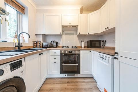 2 bedroom flat for sale, Millennium Court, Basingstoke, Hampshire, RG21
