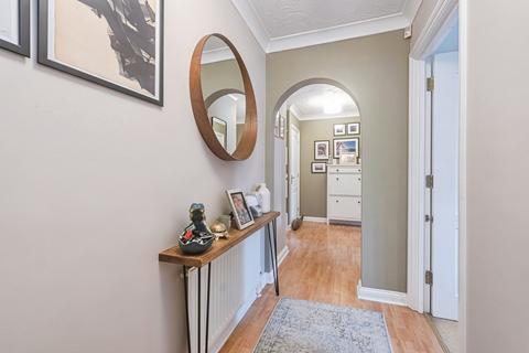 2 bedroom flat for sale, Millennium Court, Basingstoke, Hampshire, RG21
