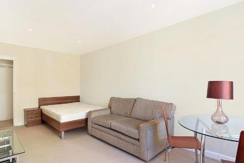 Studio to rent, Hill Street, London W1J