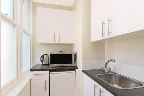 Studio to rent, Hill Street, London W1J
