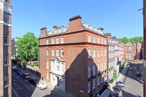 Studio to rent, Hill Street, London W1J