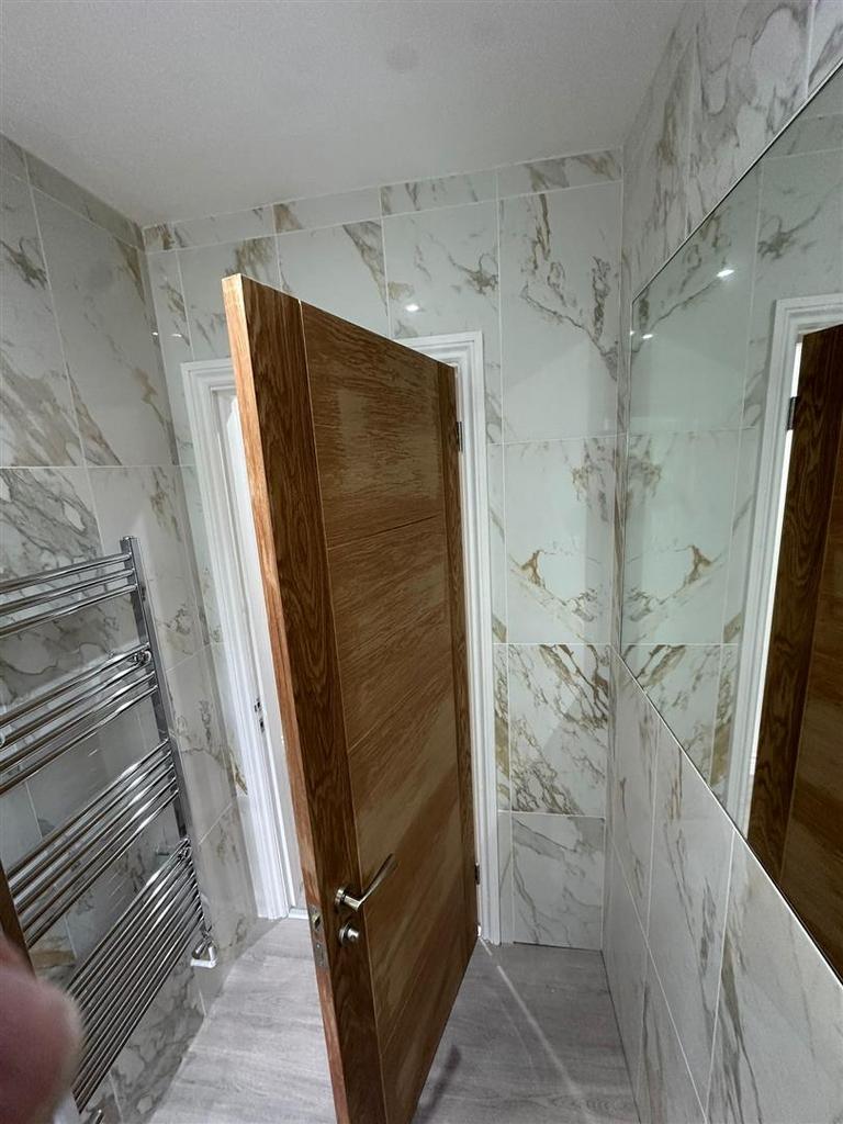 Bathroom to hall.jpeg
