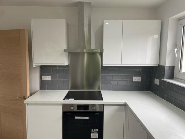Kitchen 2.jpeg