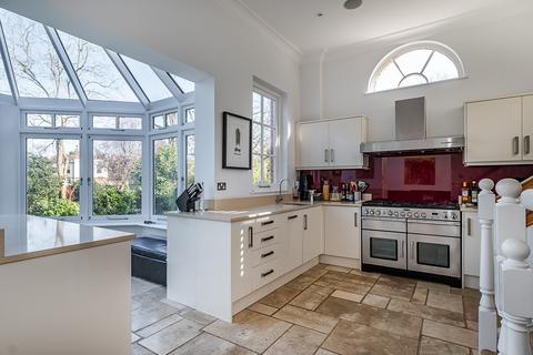 undefined, Twickenham Road, Teddington, TW11