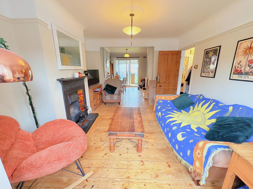 Lounge/Dining Room