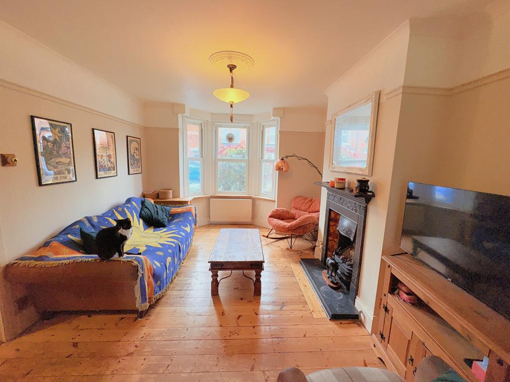 Lounge/Dining Room
