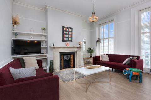 2 bedroom flat to rent, Old Steine, Brighton, BN1