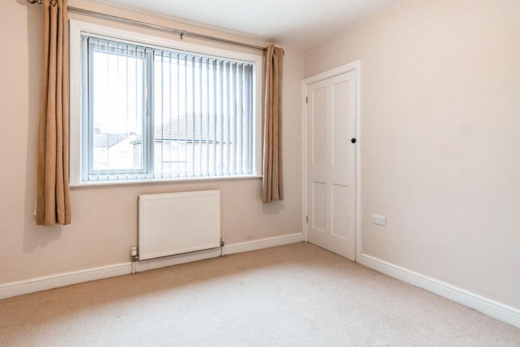 Bedroom 1 (2)