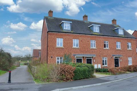 3 bedroom end of terrace house for sale, Ampfield, Romsey