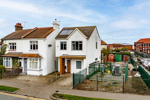 undefined, Prittlewell Chase, Westcliff-on-sea, SS0