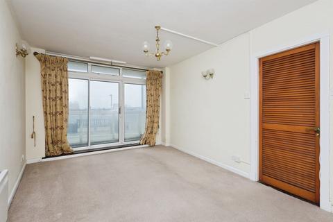 2 bedroom ground floor flat for sale, Royal Parade, Eastbourne