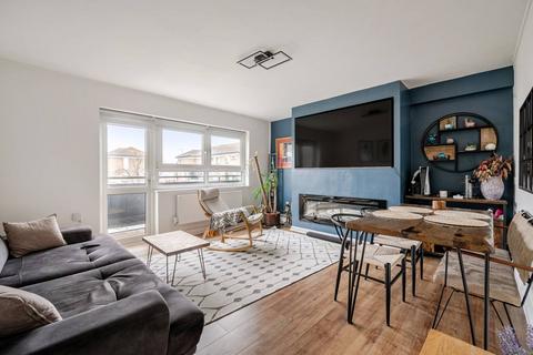 3 bedroom flat for sale, Clem Attlee Court, Fulham, London, SW6