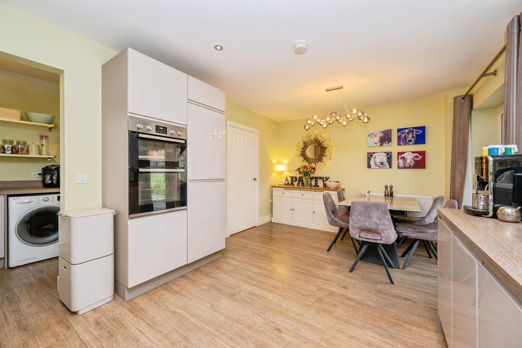 Kitchen Diner: