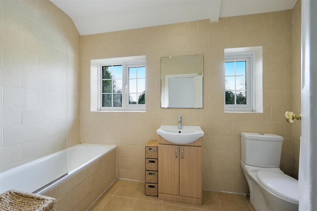 HOLLY HOUSE (10).jpg