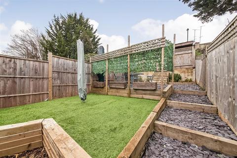 2 bedroom maisonette for sale, Brighton Road, Purley CR8