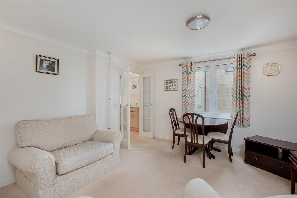 Flat 12, Kingstone Court 2176-2.jpg