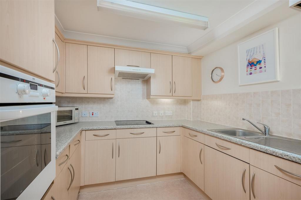 Flat 12, Kingstone Court 2176-4.jpg