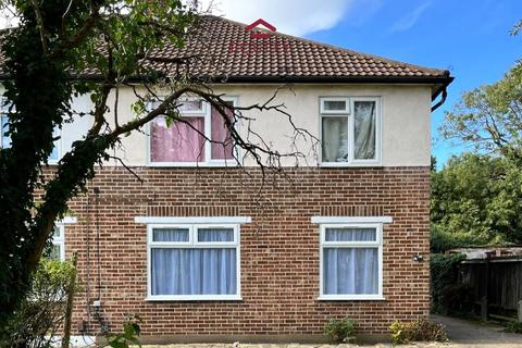 2 bedroom maisonette for sale, Lyndhurst Gardens, Enfield, EN1