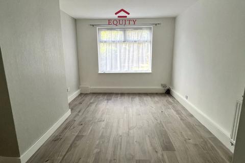 2 bedroom maisonette for sale, Lyndhurst Gardens, Enfield, EN1