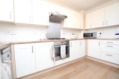 3 bedroom terraced house to rent, Fieldfare Avenue, Bristol BS20
