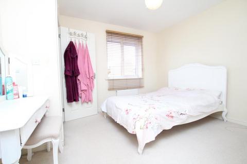 3 bedroom terraced house to rent, Fieldfare Avenue, Bristol BS20