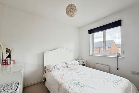 3 bedroom terraced house to rent, Fieldfare Avenue, Bristol BS20