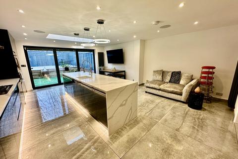 undefined, Saffron Close, HODDESDON
