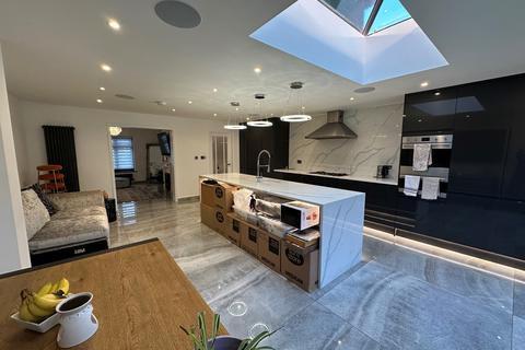 undefined, Saffron Close, HODDESDON