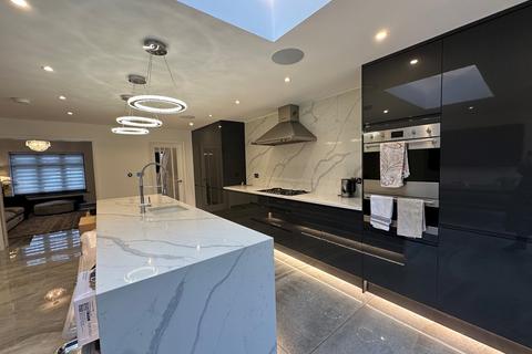 undefined, Saffron Close, HODDESDON
