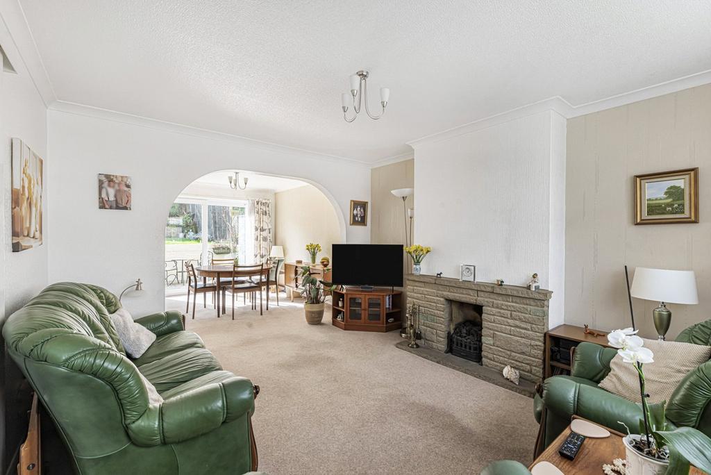 Lounge/Dining Room