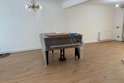 3 bedroom semi-detached house to rent, Wilmer Way, London, N14