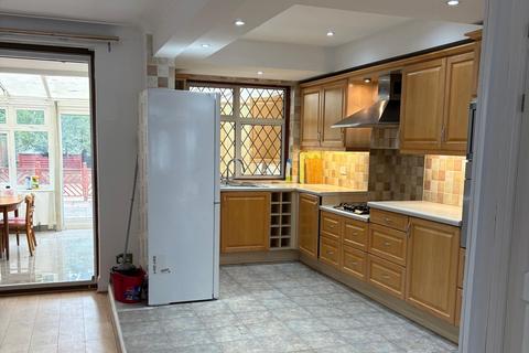 3 bedroom semi-detached house to rent, Wilmer Way, London, N14