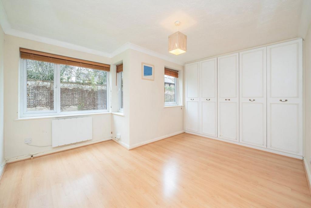 Walk-in wardrobe