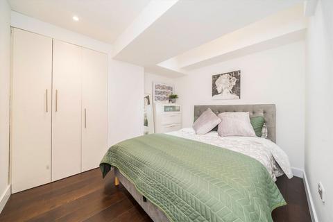 3 bedroom flat to rent, Cromwell Road, London SW19