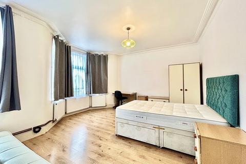 undefined, Grove Green Road, London, E11