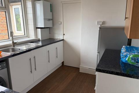 3 bedroom flat to rent, The Willoughbys, London