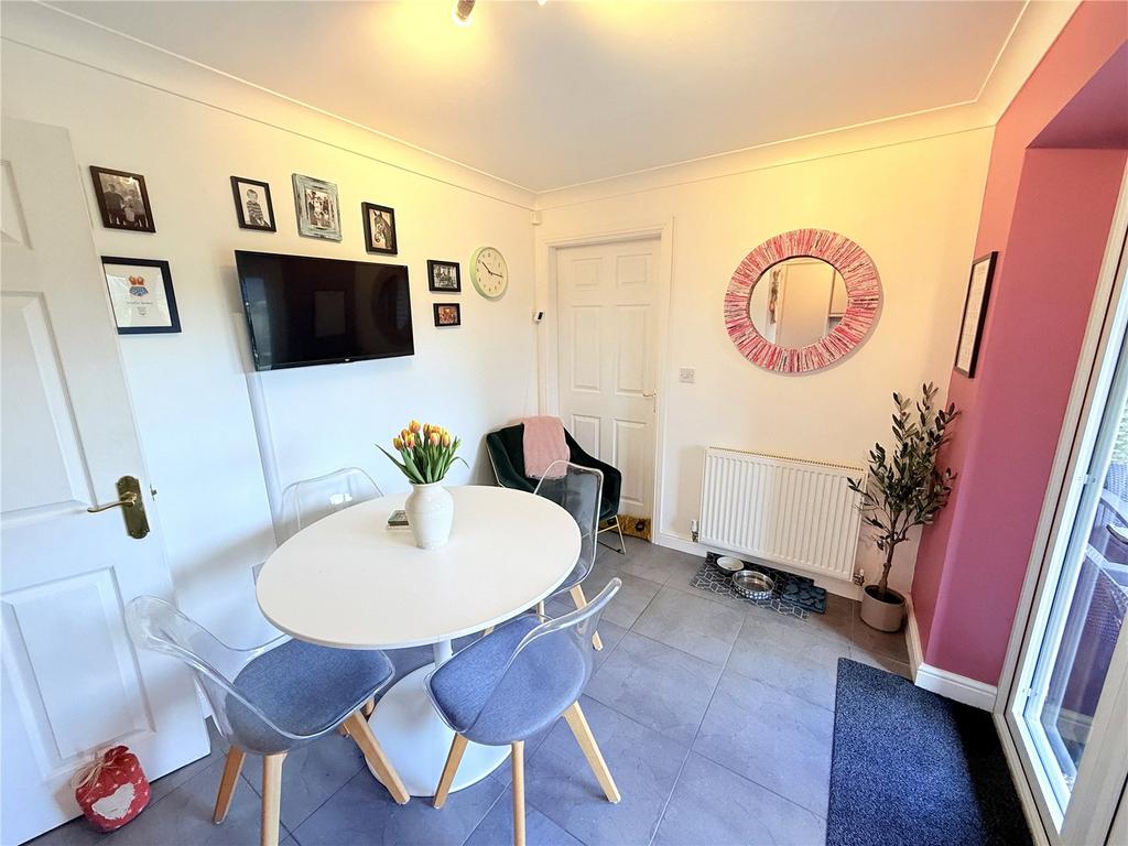 Kitchen/ Dining