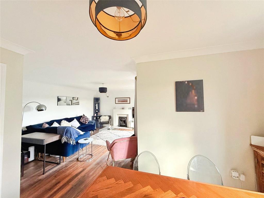 Open-plan Lounge