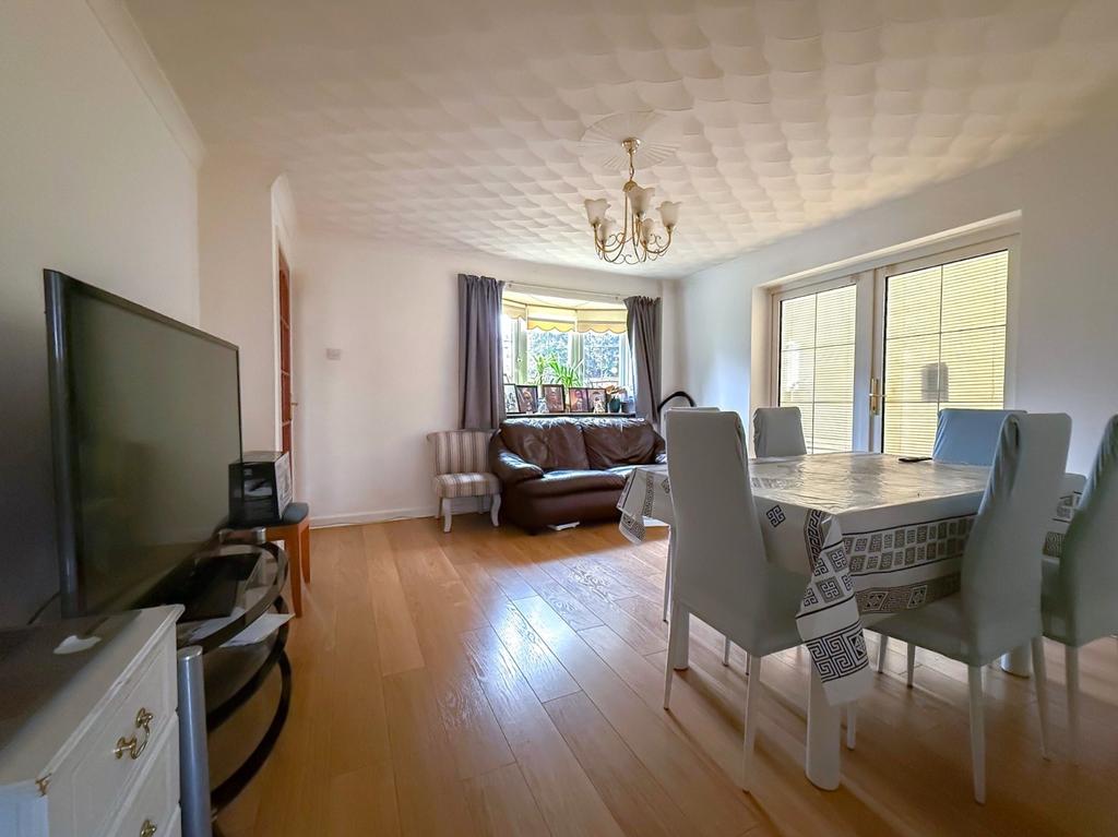 Lounge-Dining Room