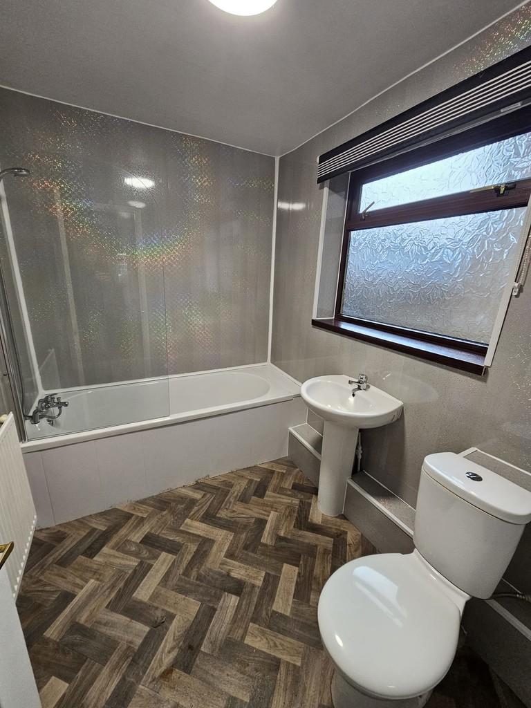 32 Craddock Street - Bathroom