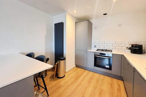 2 bedroom apartment to rent, St James Quay