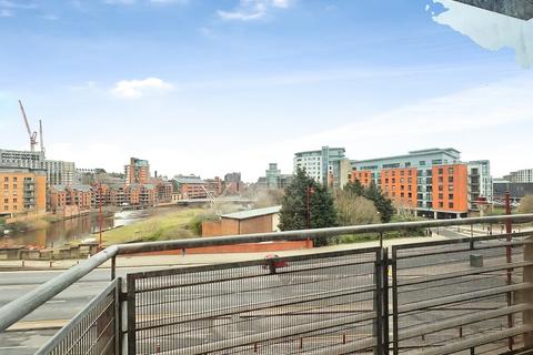 2 bedroom apartment to rent, St James Quay