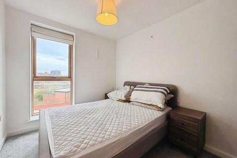 2 bedroom apartment to rent, St James Quay