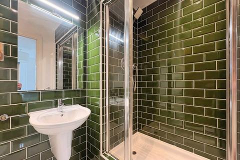 2 bedroom apartment to rent, St James Quay