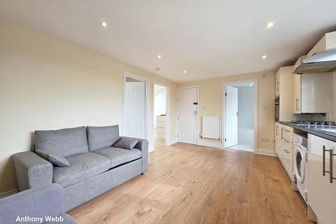 1 bedroom flat to rent, Belsize Avenue, Palmers Green, N13
