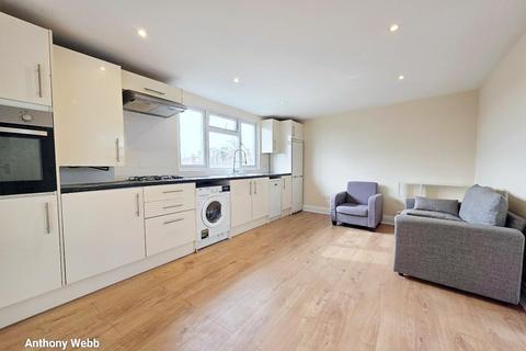 1 bedroom flat to rent, Belsize Avenue, Palmers Green, N13