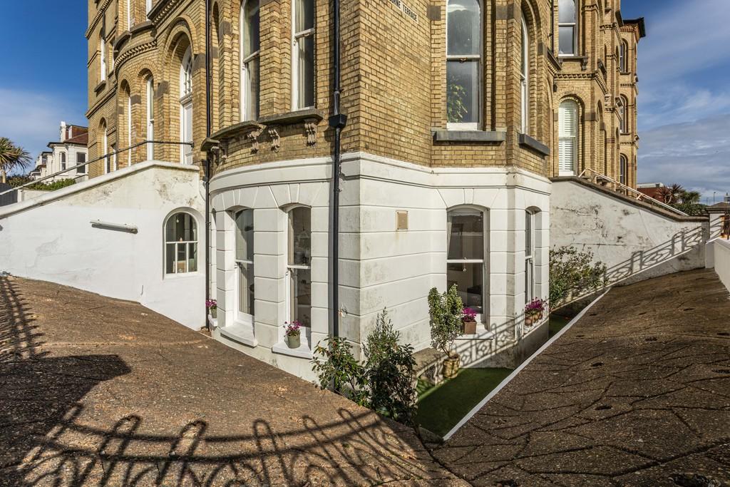 1, 171 Kingsway-8