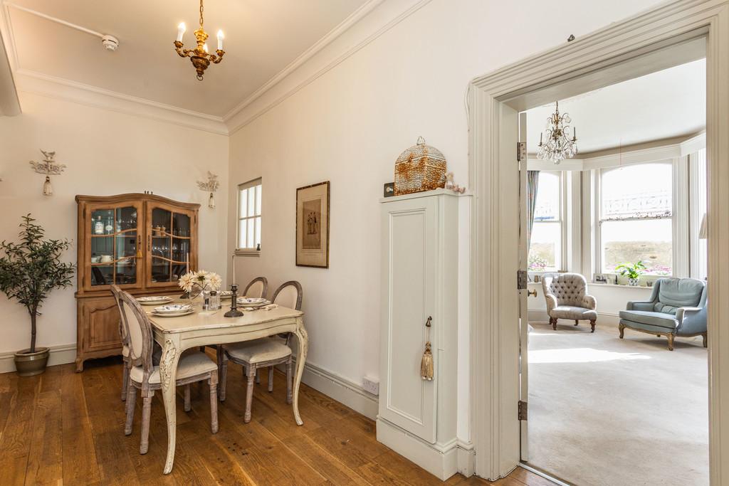 1, 171 Kingsway-14