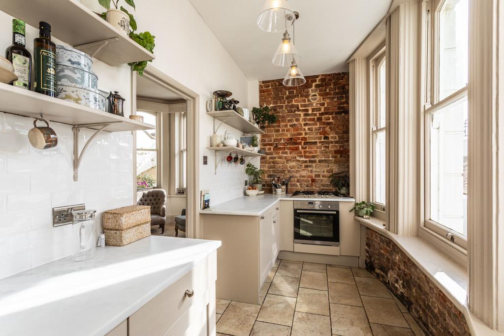 1, 171 Kingsway-30